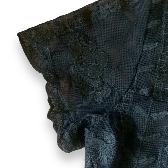 Black Sheer Lace Top w Floral Embroidery in Size M - Picture 2 of 6